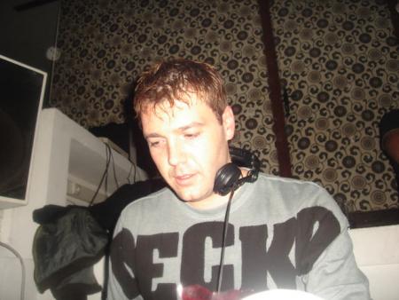 dj__tonic@hotmail.com